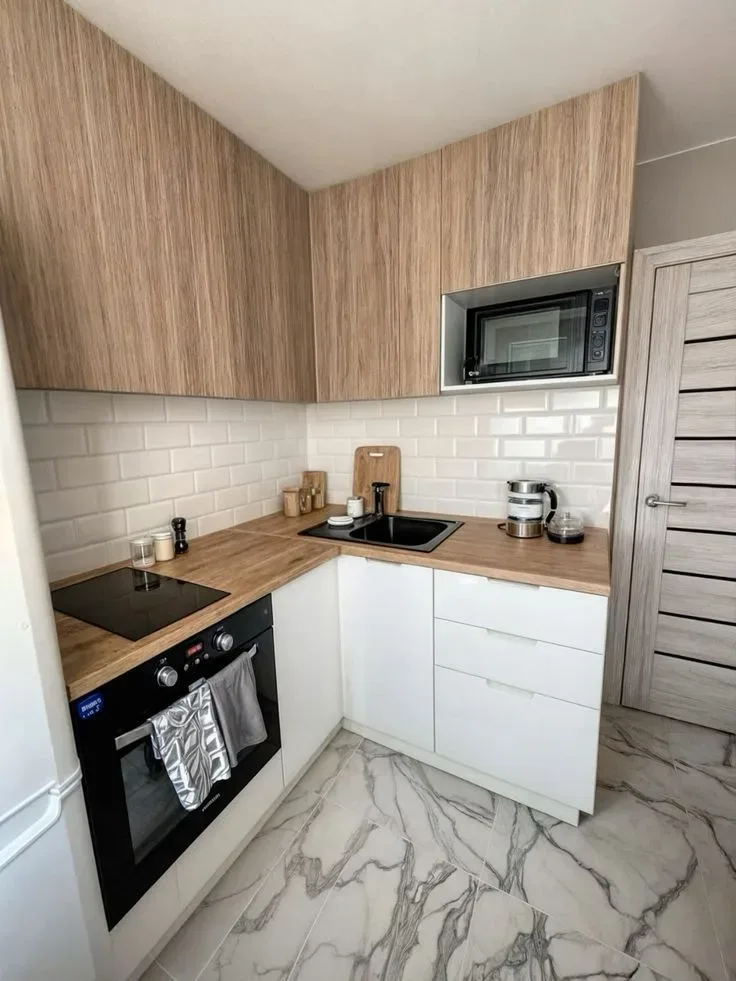 Современная кухонная зона 4–6 м² для квартиры — детали интерьера